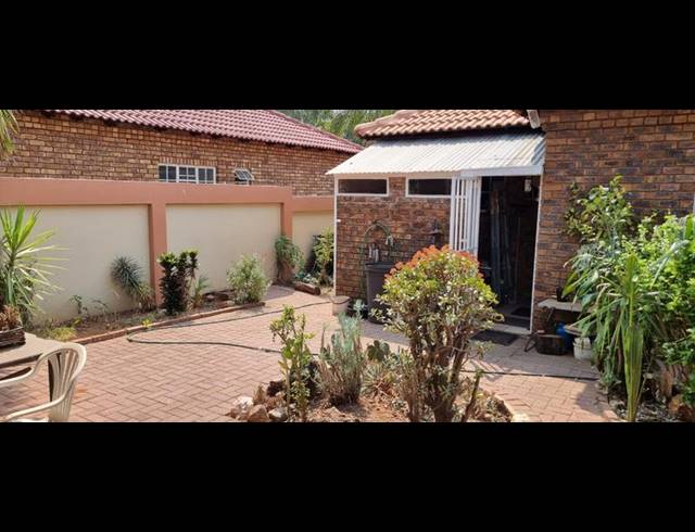 2 BEDROOM HOUSE FOR SALE IN THERESA PARK